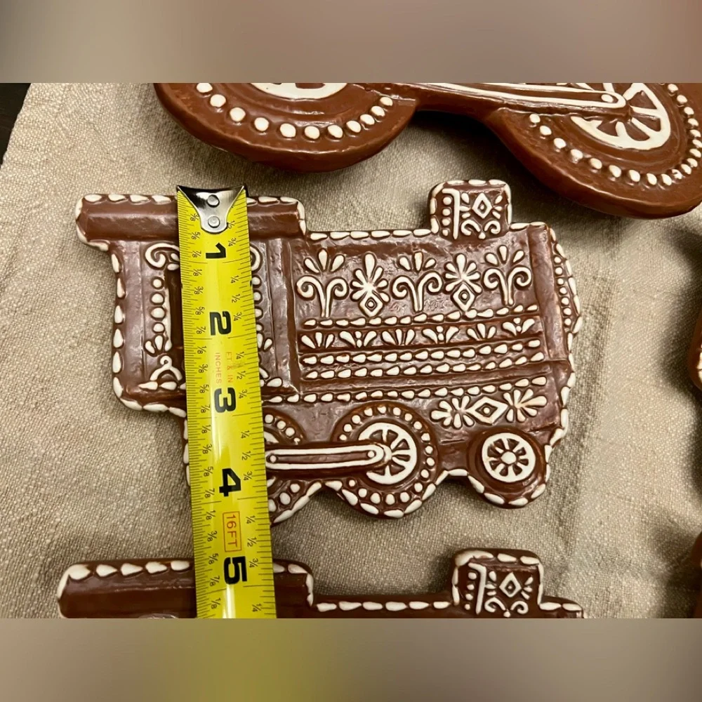 NWT Pottery Barn Gingerbread Train 4 Appetizer Plates - Picture 5 of 7